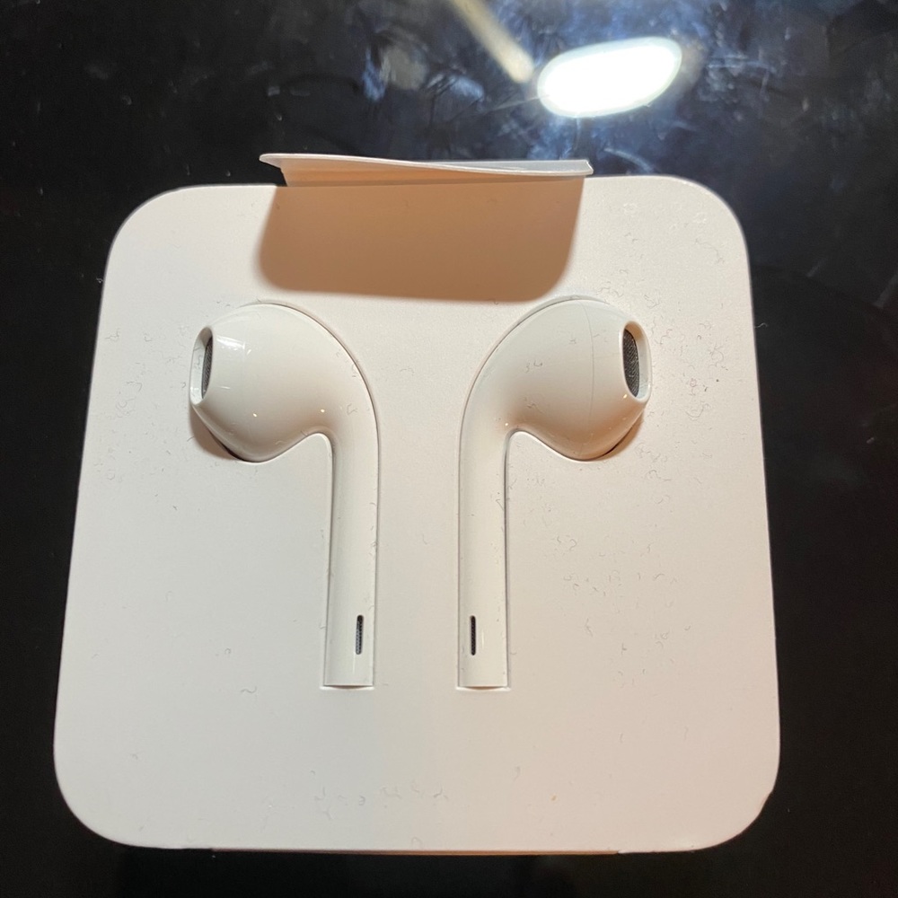 iPhone thunder cable headphones with volume
